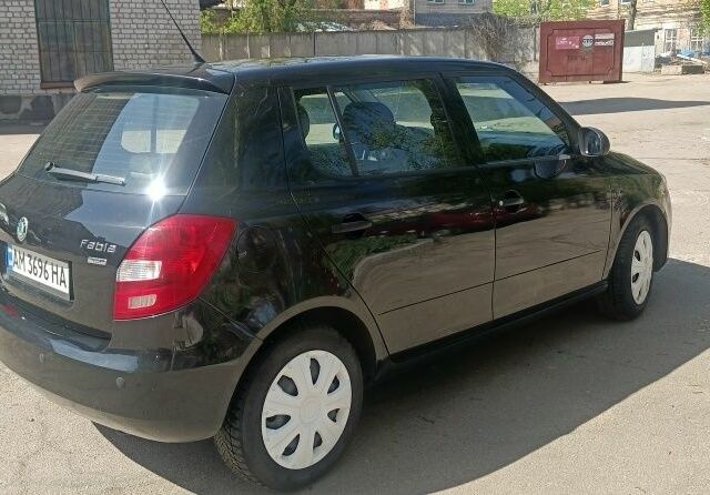 Шкода Фабия 2011 в Житомире на Automoto.ua Черный Шкода Фабия, объемом двигателя 1.2 л и пробегом 240 тыс. км за 452 $, фото 2 на Automoto.ua