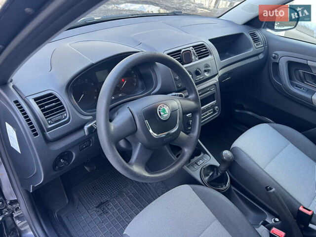 Черный Шкода Фабия, объемом двигателя 1.2 л и пробегом 118 тыс. км за 5000 $, фото 11 на Automoto.ua