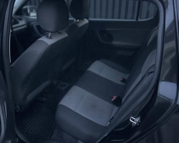 Черный Шкода Фабия, объемом двигателя 1.2 л и пробегом 400 тыс. км за 3800 $, фото 35 на Automoto.ua