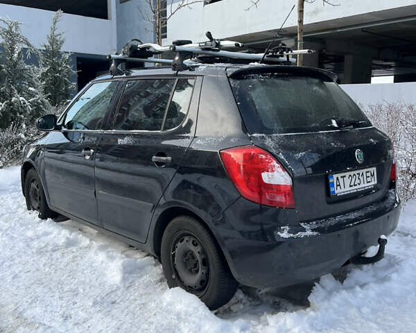 Черный Шкода Фабия, объемом двигателя 1.6 л и пробегом 237 тыс. км за 2750 $, фото 2 на Automoto.ua