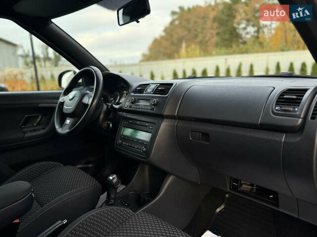 Черный Шкода Фабия, объемом двигателя 1.4 л и пробегом 199 тыс. км за 7999 $, фото 32 на Automoto.ua