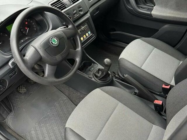 Чорний Шкода Фабія, об'ємом двигуна 1.2 л та пробігом 107 тис. км за 5500 $, фото 4 на Automoto.ua