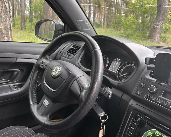 Черный Шкода Фабия, объемом двигателя 1.4 л и пробегом 230 тыс. км за 8500 $, фото 8 на Automoto.ua