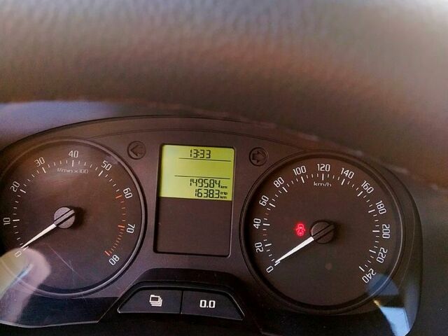 Черный Шкода Фабия, объемом двигателя 1.2 л и пробегом 156 тыс. км за 5600 $, фото 2 на Automoto.ua