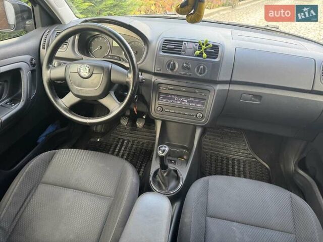 Черный Шкода Фабия, объемом двигателя 1.2 л и пробегом 95 тыс. км за 7500 $, фото 6 на Automoto.ua