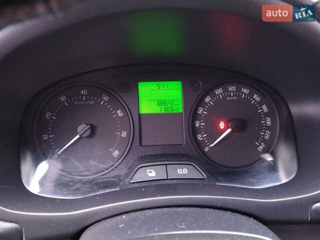 Черный Шкода Фабия, объемом двигателя 1.2 л и пробегом 188 тыс. км за 5200 $, фото 1 на Automoto.ua