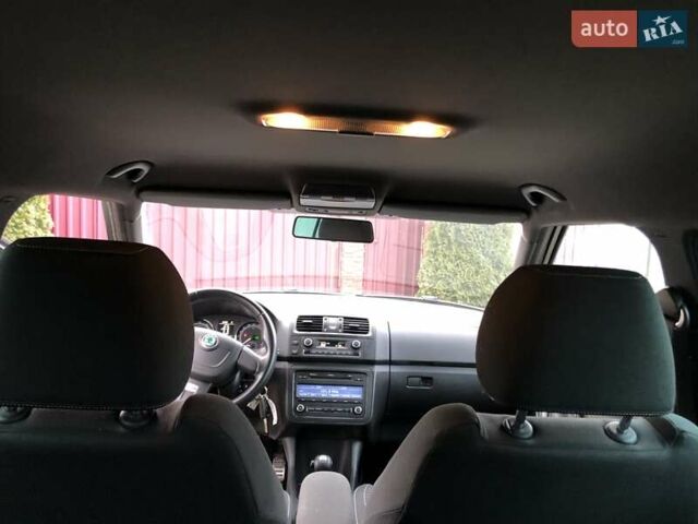 Черный Шкода Фабия, объемом двигателя 1.4 л и пробегом 170 тыс. км за 8750 $, фото 37 на Automoto.ua