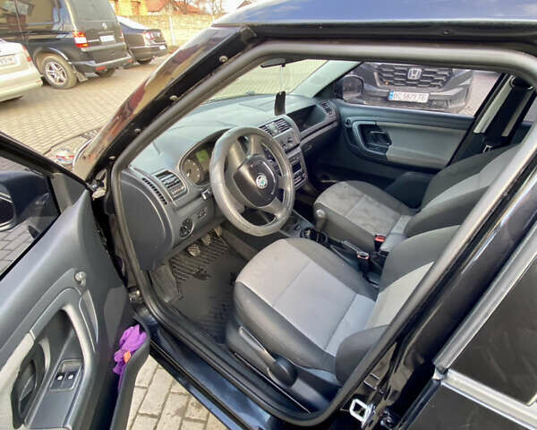 Черный Шкода Фабия, объемом двигателя 1.2 л и пробегом 188 тыс. км за 5500 $, фото 5 на Automoto.ua