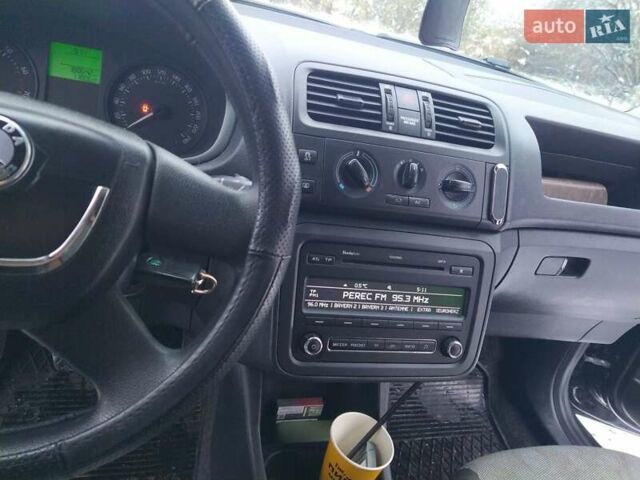 Черный Шкода Фабия, объемом двигателя 1.2 л и пробегом 188 тыс. км за 5200 $, фото 2 на Automoto.ua
