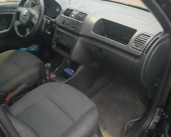 Шкода Фабия 2012 в Сарнах на Automoto.ua Черный Шкода Фабия, объемом двигателя 1.2 л и пробегом 170 тыс. км за 5700 $, фото 6 на Automoto.ua