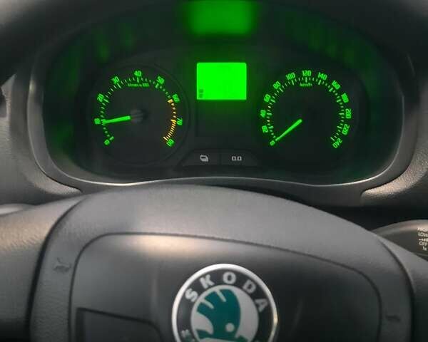 Шкода Фабия 2012 в Сарнах на Automoto.ua Черный Шкода Фабия, объемом двигателя 1.2 л и пробегом 170 тыс. км за 5700 $, фото 9 на Automoto.ua