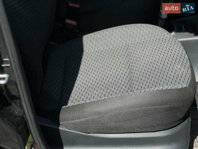 Черный Шкода Фабия, объемом двигателя 1.39 л и пробегом 212 тыс. км за 5950 $, фото 15 на Automoto.ua