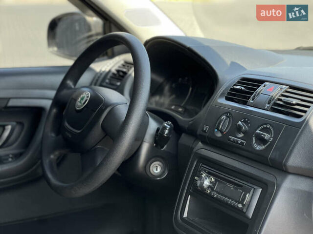 Черный Шкода Фабия, объемом двигателя 1.39 л и пробегом 212 тыс. км за 5950 $, фото 10 на Automoto.ua
