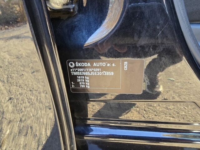 Черный Шкода Фабия, объемом двигателя 1 л и пробегом 95 тыс. км за 7500 $, фото 3 на Automoto.ua