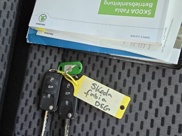 Черный Шкода Фабия, объемом двигателя 1 л и пробегом 95 тыс. км за 7500 $, фото 4 на Automoto.ua