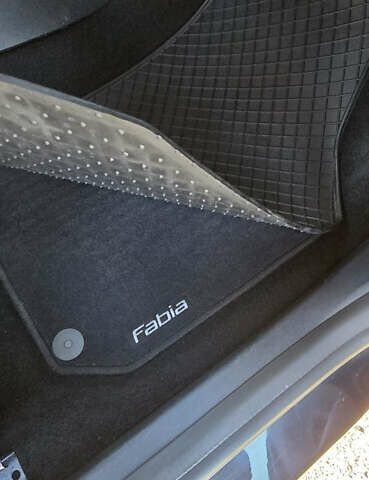 Черный Шкода Фабия, объемом двигателя 0 л и пробегом 95 тыс. км за 7500 $, фото 11 на Automoto.ua