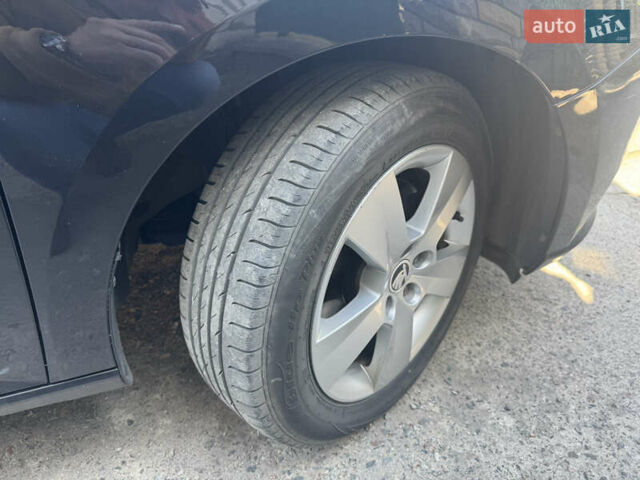 Чорний Шкода Фабія, об'ємом двигуна 1.42 л та пробігом 285 тис. км за 7999 $, фото 3 на Automoto.ua