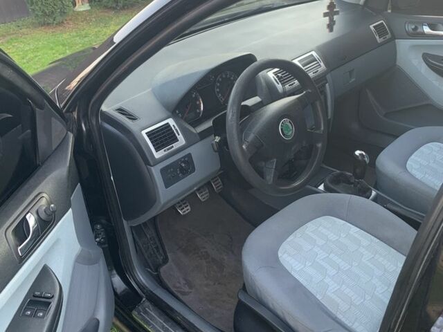 Черный Шкода Фабия, объемом двигателя 1.4 л и пробегом 210 тыс. км за 1600 $, фото 4 на Automoto.ua