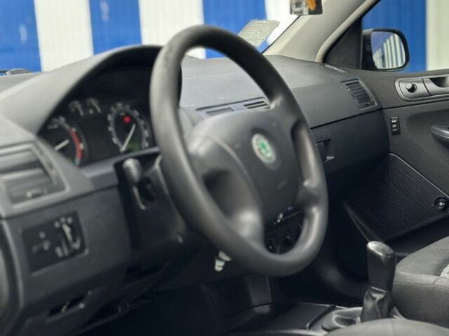 Черный Шкода Фабия, объемом двигателя 1.2 л и пробегом 200 тыс. км за 3100 $, фото 10 на Automoto.ua