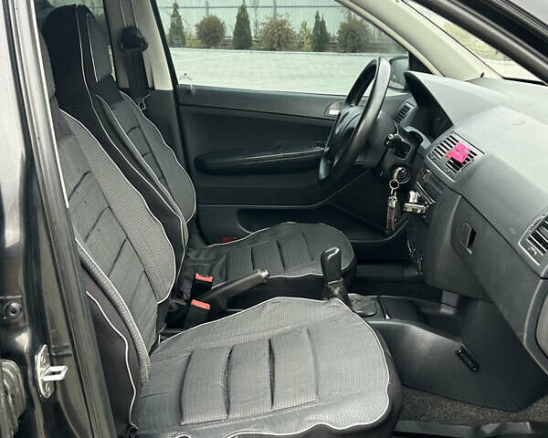 Черный Шкода Фабия, объемом двигателя 1.4 л и пробегом 234 тыс. км за 3700 $, фото 12 на Automoto.ua