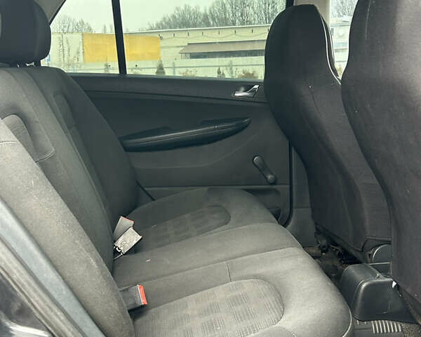 Черный Шкода Фабия, объемом двигателя 1.4 л и пробегом 234 тыс. км за 3700 $, фото 15 на Automoto.ua