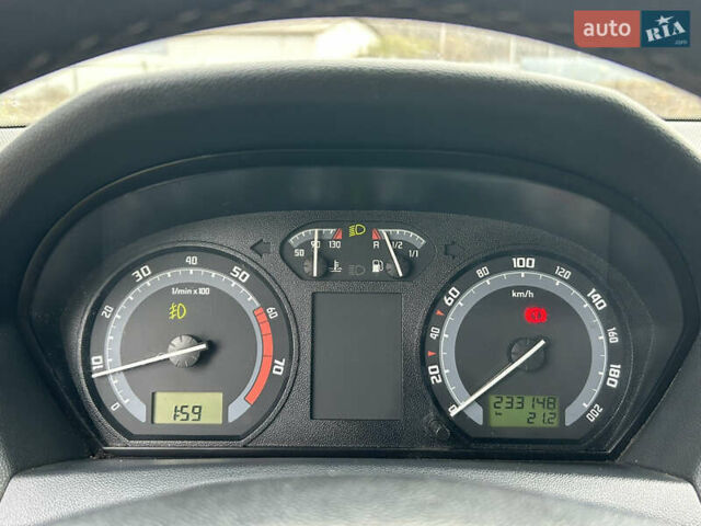 Черный Шкода Фабия, объемом двигателя 1.4 л и пробегом 233 тыс. км за 3750 $, фото 20 на Automoto.ua