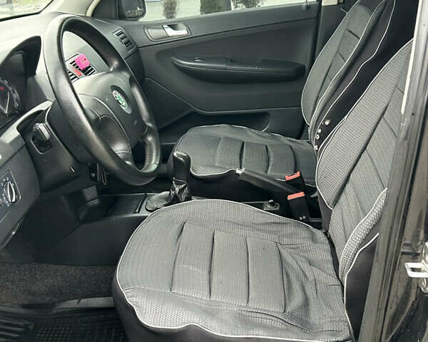 Черный Шкода Фабия, объемом двигателя 1.4 л и пробегом 234 тыс. км за 3700 $, фото 14 на Automoto.ua