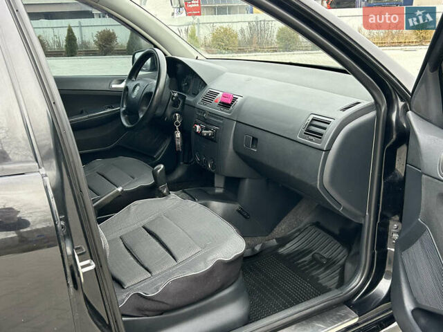 Черный Шкода Фабия, объемом двигателя 1.4 л и пробегом 234 тыс. км за 3700 $, фото 11 на Automoto.ua
