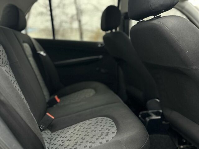 Черный Шкода Фабия, объемом двигателя 1.2 л и пробегом 200 тыс. км за 3100 $, фото 13 на Automoto.ua