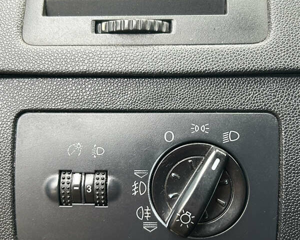 Черный Шкода Фабия, объемом двигателя 1.4 л и пробегом 234 тыс. км за 3700 $, фото 19 на Automoto.ua