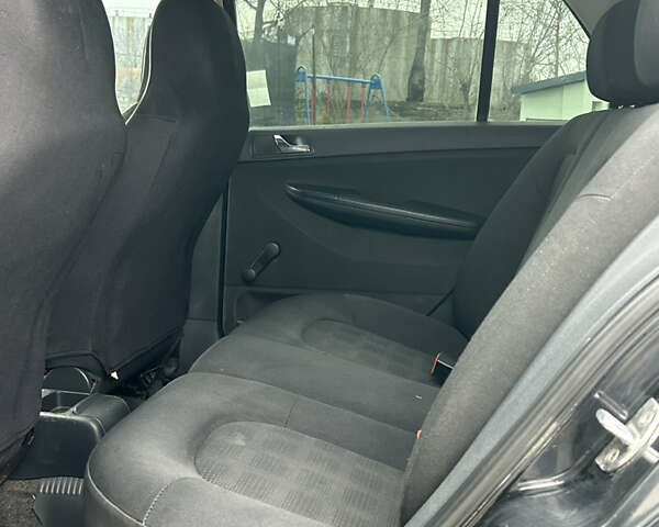 Черный Шкода Фабия, объемом двигателя 1.4 л и пробегом 234 тыс. км за 3700 $, фото 16 на Automoto.ua