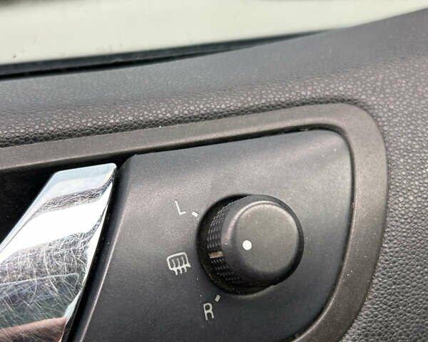 Черный Шкода Фабия, объемом двигателя 1.4 л и пробегом 234 тыс. км за 3700 $, фото 17 на Automoto.ua