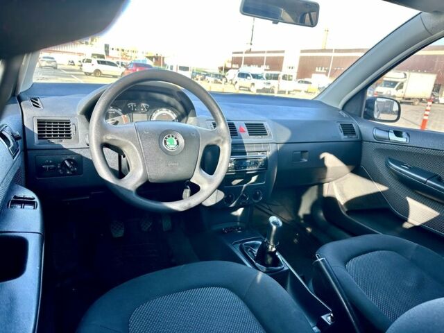 Черный Шкода Фабия, объемом двигателя 1.2 л и пробегом 285 тыс. км за 4200 $, фото 14 на Automoto.ua