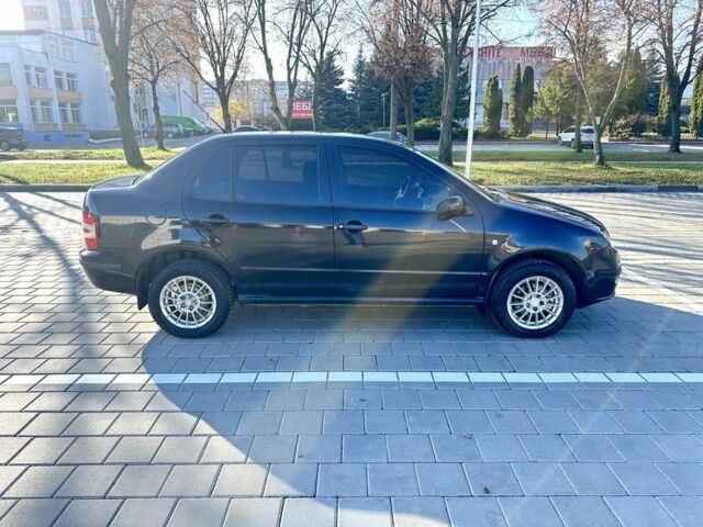 Черный Шкода Фабия, объемом двигателя 1.2 л и пробегом 285 тыс. км за 4200 $, фото 2 на Automoto.ua