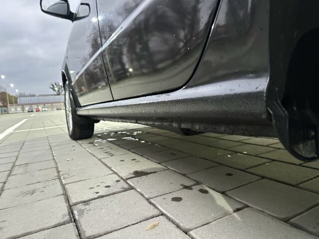 Черный Шкода Фабия, объемом двигателя 1.2 л и пробегом 285 тыс. км за 4200 $, фото 19 на Automoto.ua