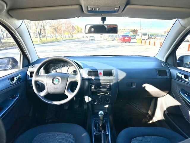 Черный Шкода Фабия, объемом двигателя 1.2 л и пробегом 285 тыс. км за 4200 $, фото 15 на Automoto.ua