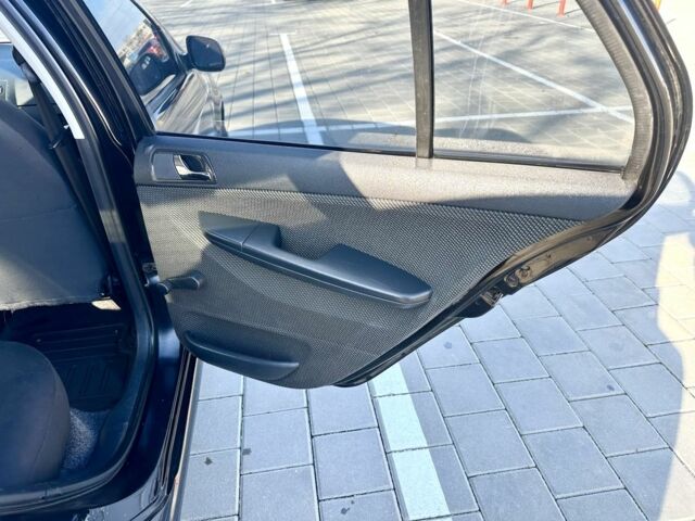 Черный Шкода Фабия, объемом двигателя 1.2 л и пробегом 285 тыс. км за 4200 $, фото 16 на Automoto.ua