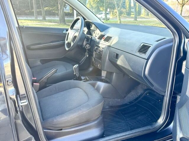 Черный Шкода Фабия, объемом двигателя 1.2 л и пробегом 285 тыс. км за 4200 $, фото 8 на Automoto.ua