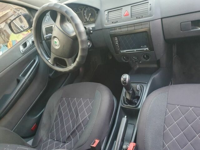 Чорний Шкода Фабія, об'ємом двигуна 1.2 л та пробігом 530 тис. км за 1950 $, фото 4 на Automoto.ua