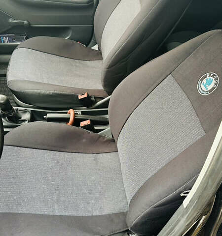 Чорний Шкода Фабія, об'ємом двигуна 1.2 л та пробігом 246 тис. км за 3100 $, фото 9 на Automoto.ua