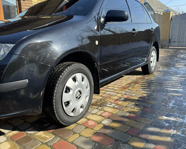Черный Шкода Фабия, объемом двигателя 1.2 л и пробегом 152 тыс. км за 4700 $, фото 1 на Automoto.ua