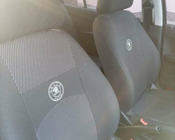 Черный Шкода Фабия, объемом двигателя 1.2 л и пробегом 112 тыс. км за 3600 $, фото 2 на Automoto.ua