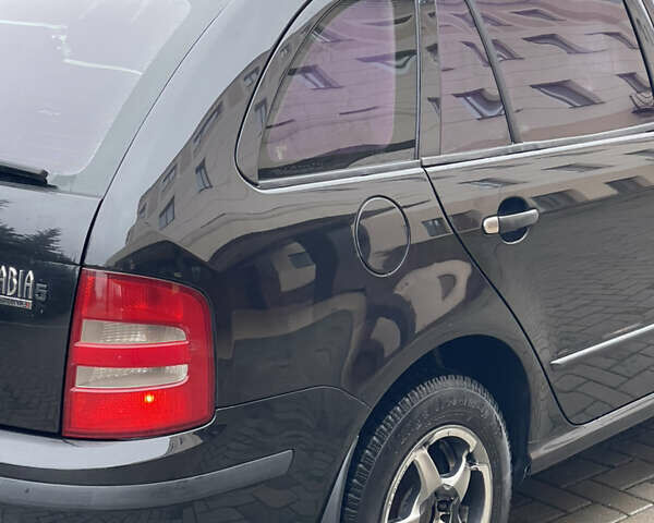 Чорний Шкода Фабія, об'ємом двигуна 1.4 л та пробігом 289 тис. км за 3470 $, фото 27 на Automoto.ua