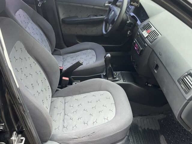 Черный Шкода Фабия, объемом двигателя 1.4 л и пробегом 289 тыс. км за 3470 $, фото 17 на Automoto.ua