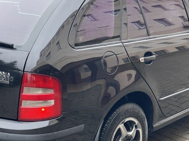 Черный Шкода Фабия, объемом двигателя 1.4 л и пробегом 289 тыс. км за 3470 $, фото 9 на Automoto.ua