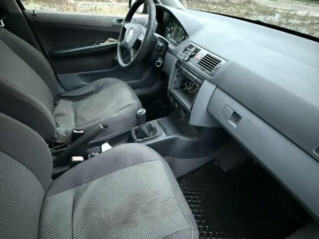 Черный Шкода Фабия, объемом двигателя 1.9 л и пробегом 200 тыс. км за 1550 $, фото 5 на Automoto.ua