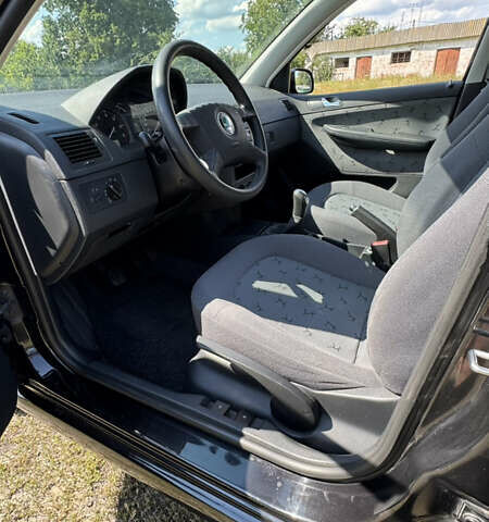 Черный Шкода Фабия, объемом двигателя 1.4 л и пробегом 214 тыс. км за 3700 $, фото 5 на Automoto.ua