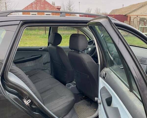 Черный Шкода Фабия, объемом двигателя 1.39 л и пробегом 278 тыс. км за 4200 $, фото 2 на Automoto.ua