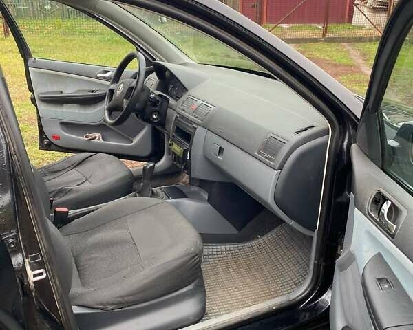 Черный Шкода Фабия, объемом двигателя 1.39 л и пробегом 278 тыс. км за 4200 $, фото 3 на Automoto.ua