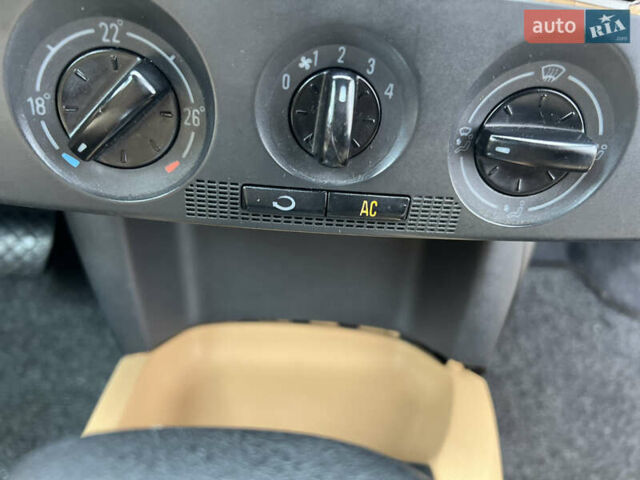 Черный Шкода Фабия, объемом двигателя 1.39 л и пробегом 174 тыс. км за 4999 $, фото 20 на Automoto.ua